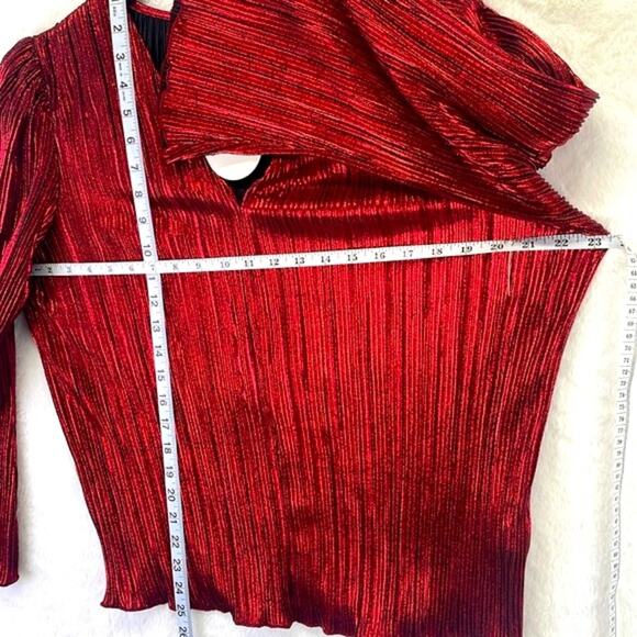 Chenault Red Metallic Shine Bell Sleeve Roll V Neck Stretchy Crinkle NWT Top M - Picture 14 of 15
